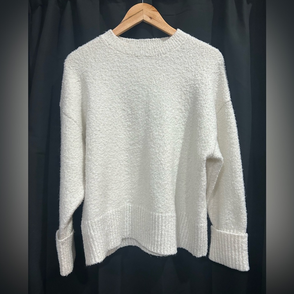 Elegant Cream Women's Crew Neck Sweater